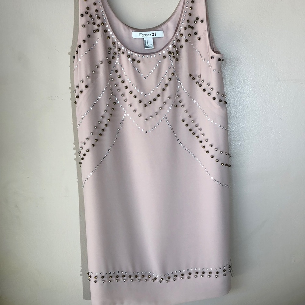 Adorable beaded tan short dress 👗 ✨💖